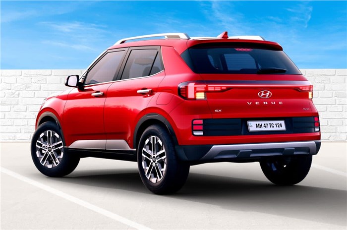 Hyundai Venue facelift rear quarter 